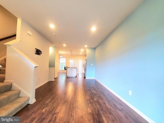 Building Photo - 135 Prado Ln