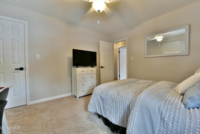 Building Photo - 9 Bell Flower Rd