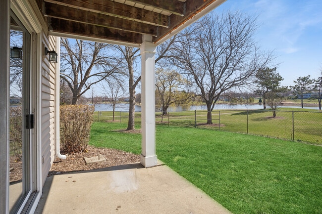 Building Photo - 1917 Windsong Dr