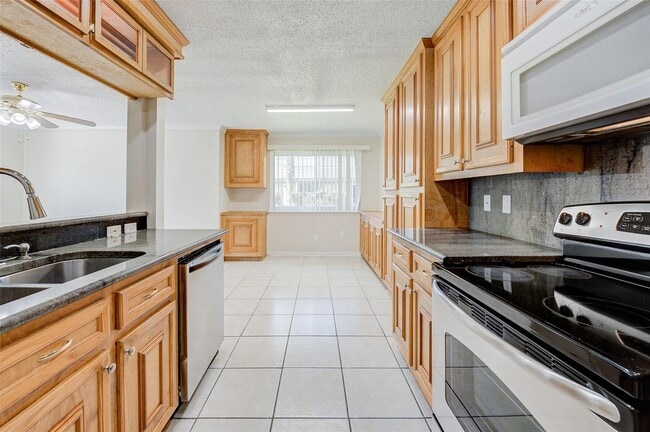 Building Photo - 12028 Mighty Oak Dr