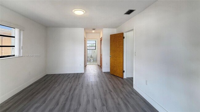 Building Photo - 8877 SW 36th St