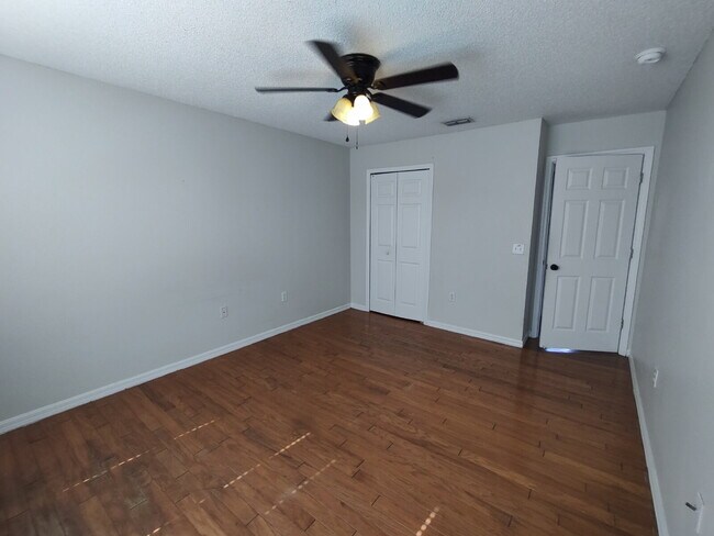 Building Photo - Spacious 4 bedroom, 2.5 bathroom house in Poinciana