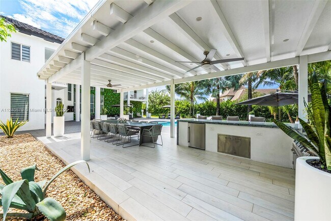 Building Photo - 5801 Melaleuca Rd