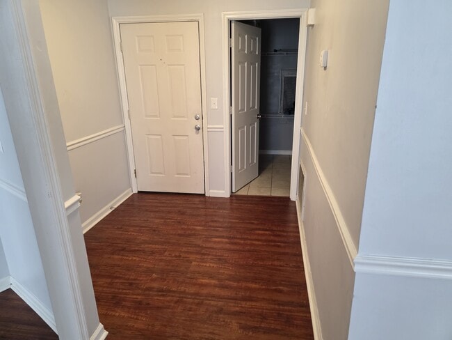 Building Photo - 979 Stewarts Creek Dr