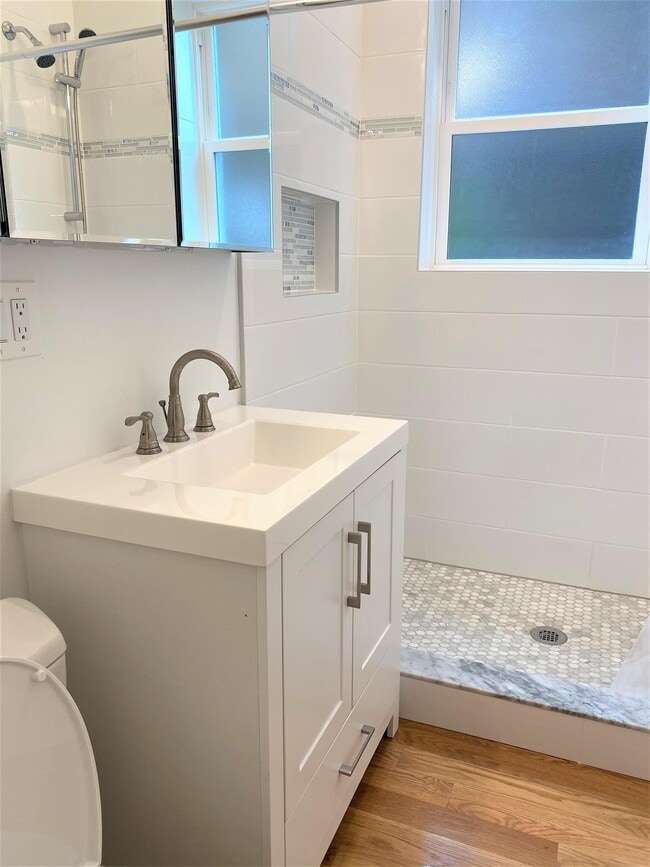 Building Photo - 32 Robinwood Ave