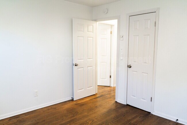 Building Photo - 2638 Dexter Ln