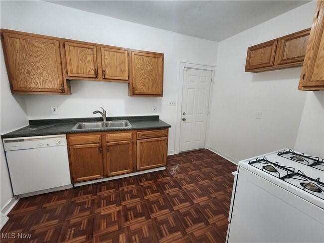 Building Photo - 1306 E 134th St