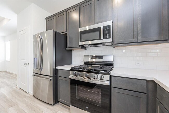 Building Photo - 9711 Burlington Bristol Dr