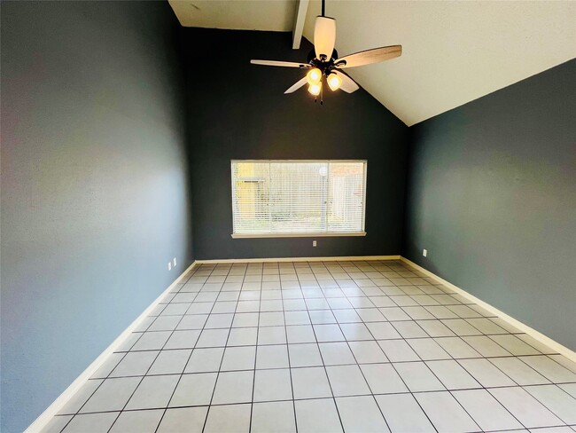 Building Photo - 16079 Hidden Acres Dr