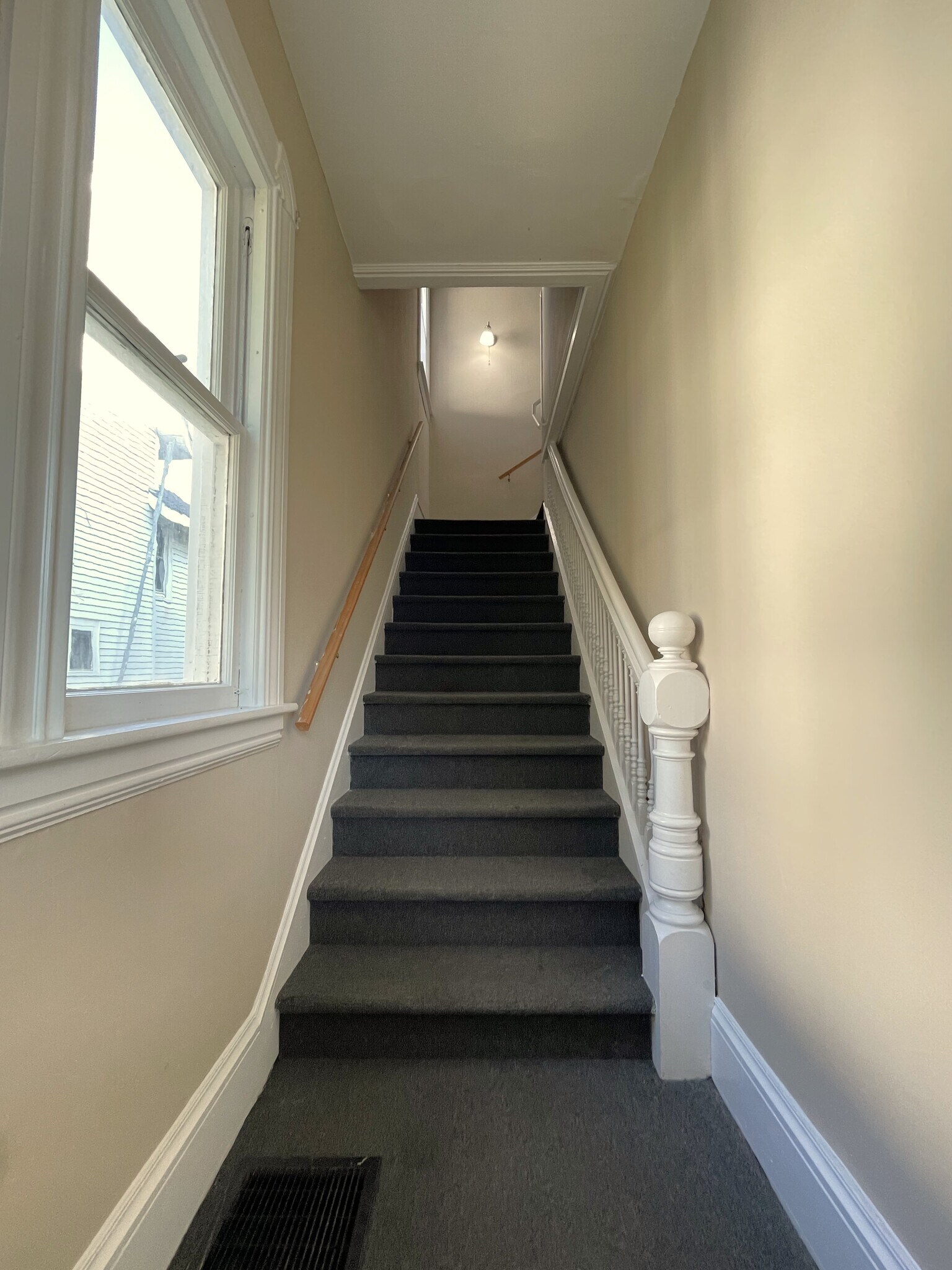 Apartment Entry - 533 W Gray St