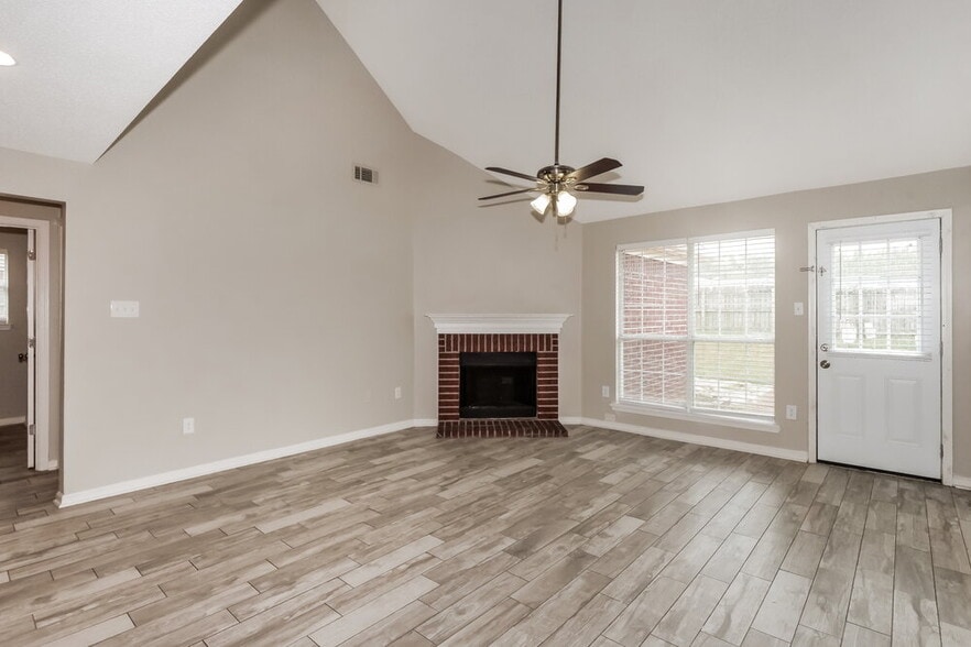 Building Photo - 12923 Fox Ridge Ln