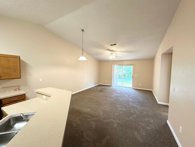 Building Photo - 23 Eton Ln