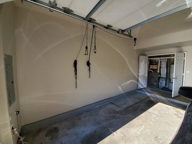 Garage - 9207 Gerritsen Ave