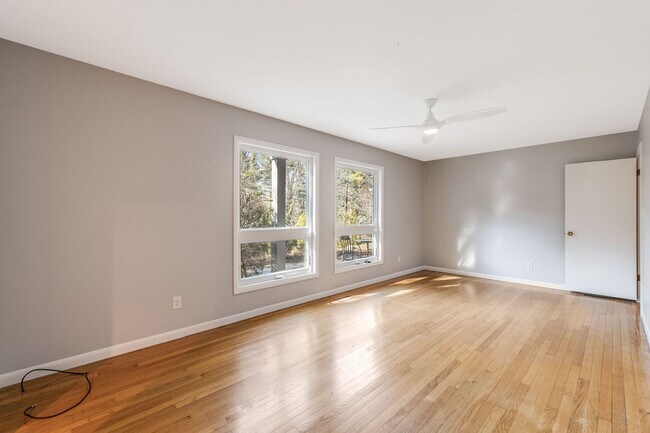 Building Photo - Updated 2-Bedroom Home in Gorgeous Woodland Hills (Landscaping Included)