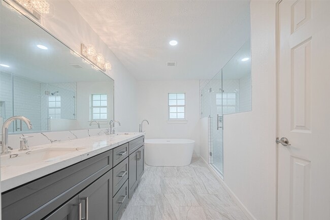 Building Photo - 5303 Lookout Mountain Dr
