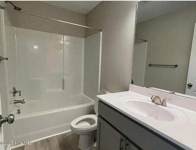 Building Photo - 312 S Pointe Dr