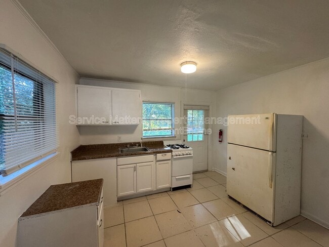 Building Photo - 714 N 48th Ave