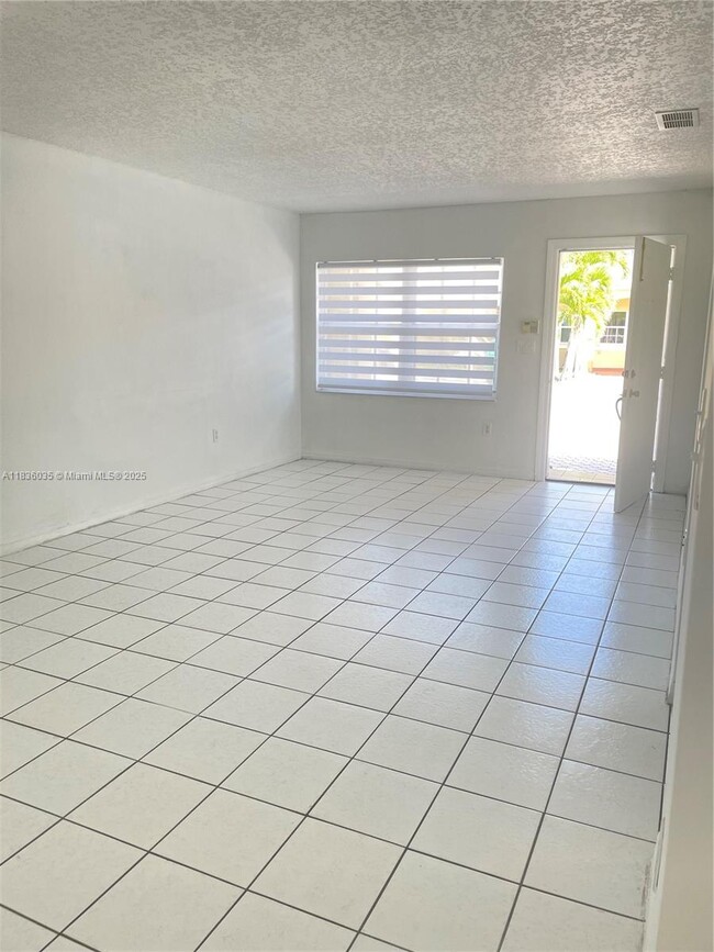Building Photo - 15869 SW 70th Terrace
