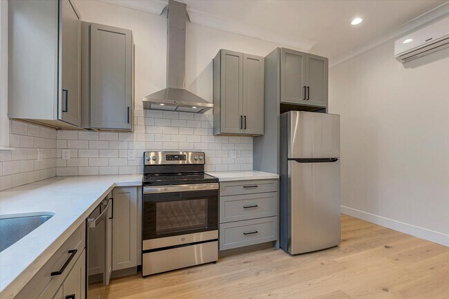Building Photo - Newer High-Tech Home | Top Schools | Great...