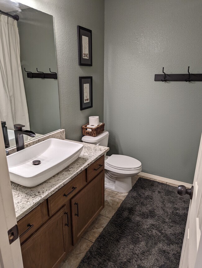 Building Photo - 22 Lyndhurst Dr