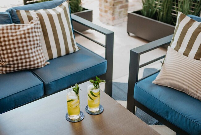 Building Photo - 946 Magnolia St SE