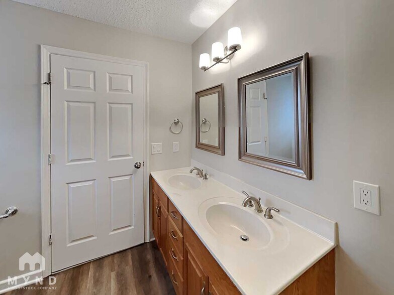 Building Photo - 400 Miller Rd