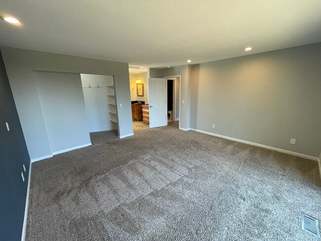 Building Photo - 14076 Rosario Rd