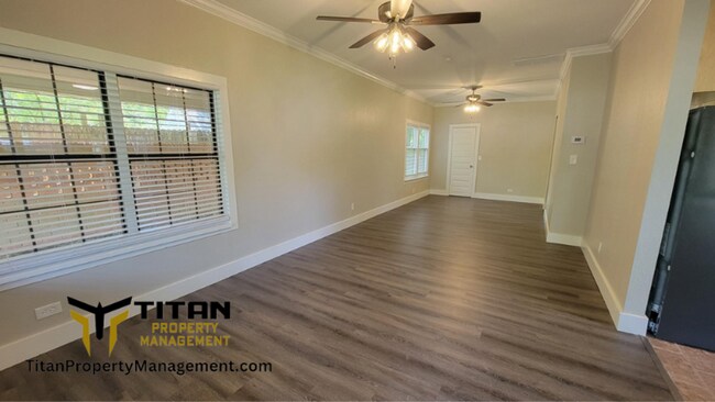 Building Photo - Large 2bed/2bath home