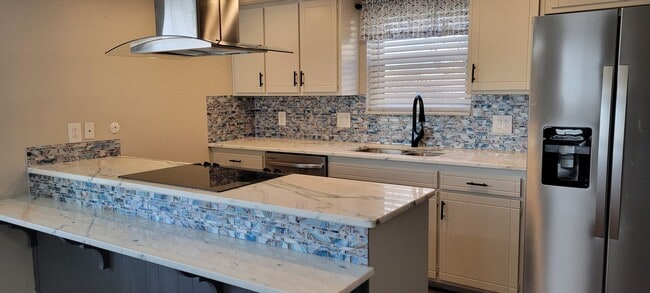 Building Photo - COLONIAL PARK LUXURY CONDO TOTAL UPDATED