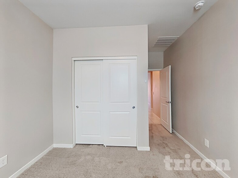 Building Photo - 2422 S 236th Dr