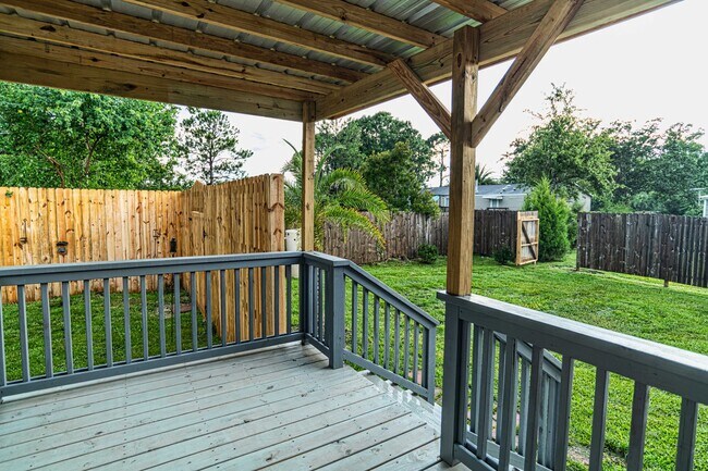 Building Photo - Home on half acre with land and storage