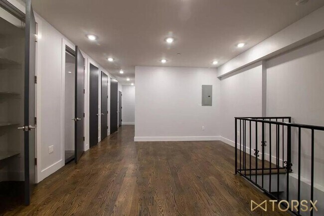 Building Photo - 1 bedroom in BROOKLYN NY 11206