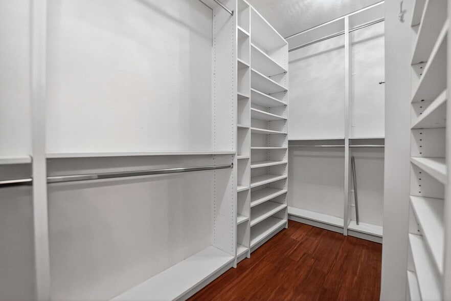 Building Photo - 8224 Imperial Lakes St