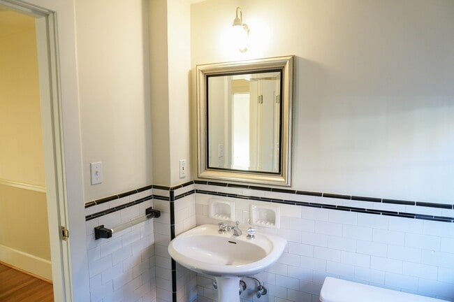 Building Photo - Dream Home in the Southwest Hills! Your Pa...