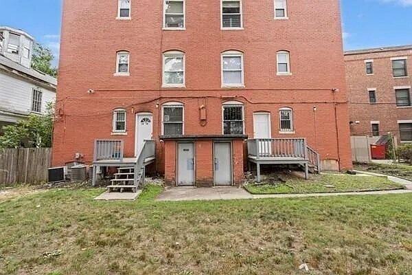 Building Photo - 14 Lyndhurst St