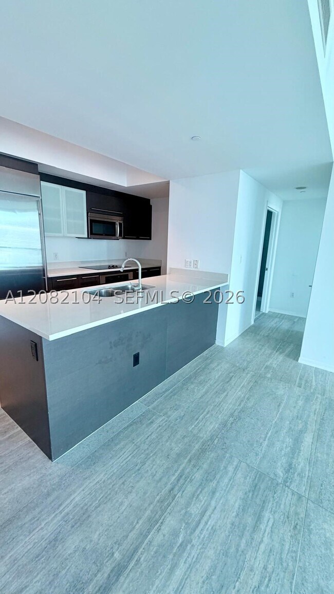 Building Photo - 500 Brickell Ave