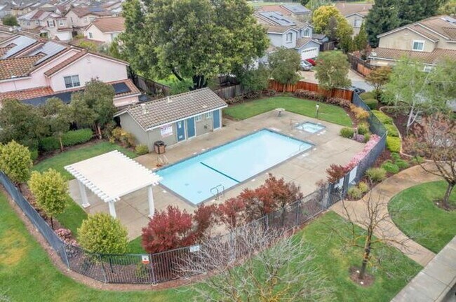Building Photo - 3-Bed Bright Morgan Hill Home in a Desirable Neighborhood