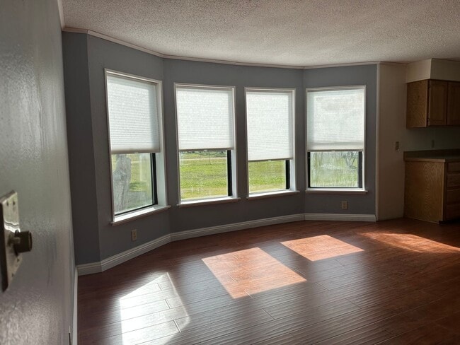 Building Photo - Peaceful Country Living on 2 Fenced Acres