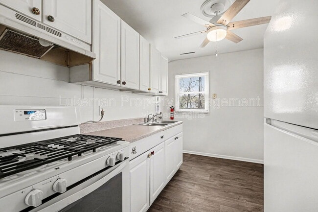 Building Photo - 2321 Hazel Ave