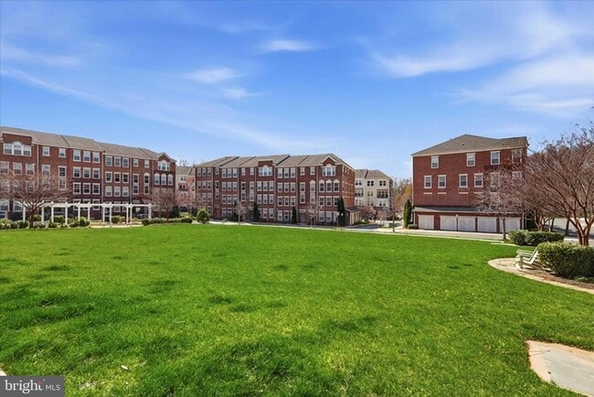 Building Photo - 2932 Finsbury Pl