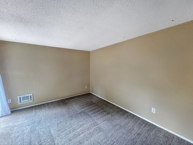 Building Photo - Beautiful 1BD/1BA W/ Reserved Parking in M...