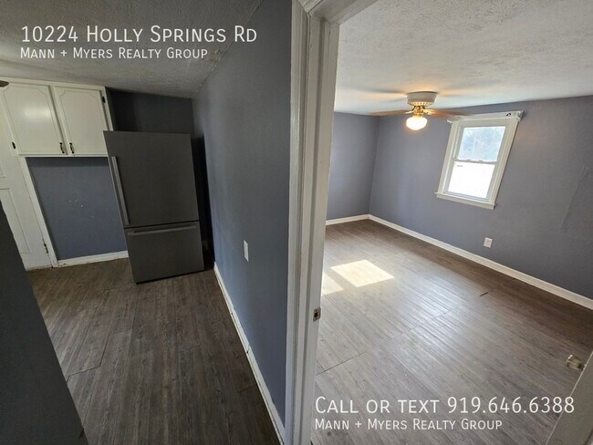 Building Photo - 10224 Holly Springs Rd