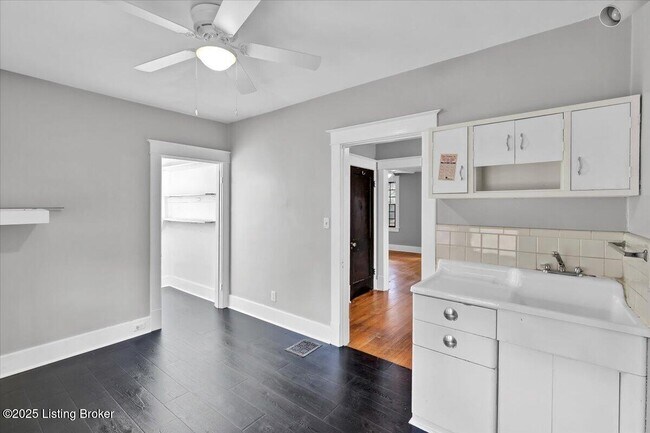 Building Photo - 2059 Alta Ave