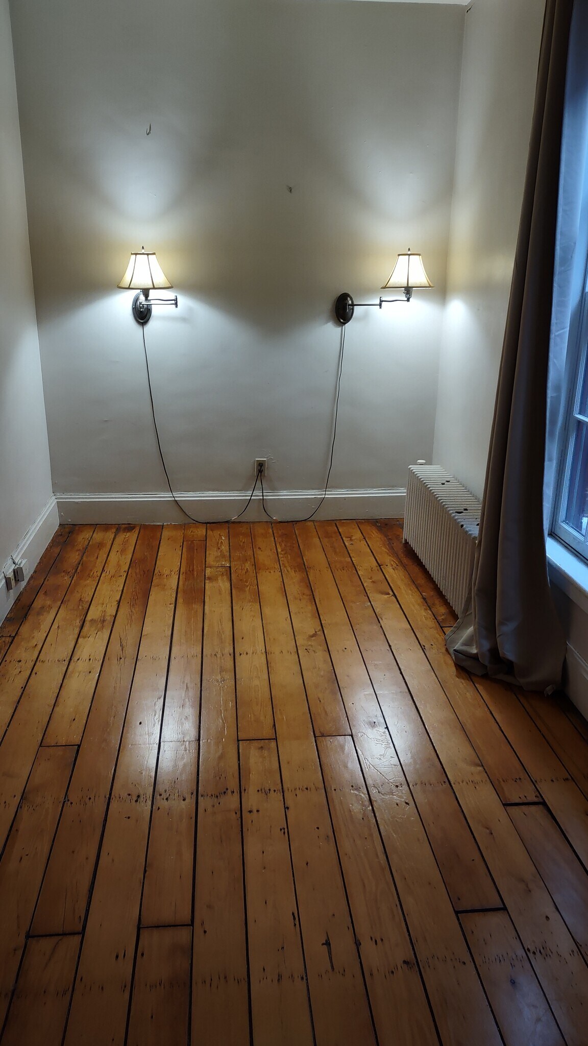 Building Photo - 303 3rd St