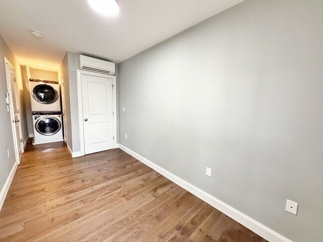 Building Photo - 266 Lexington St