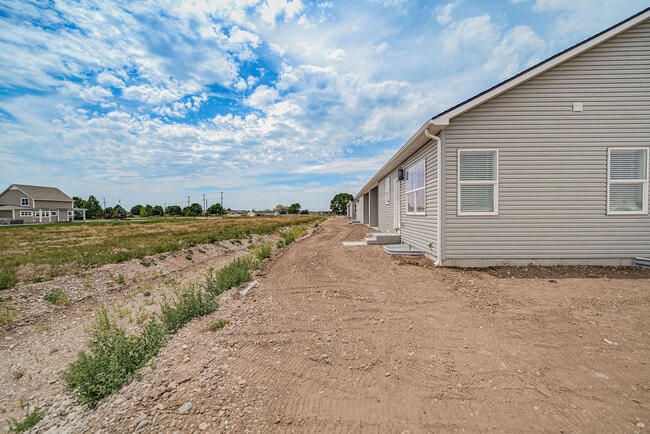 Building Photo - 445 E River Rd