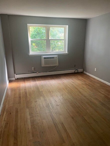 Building Photo - 70 Farmington Ave