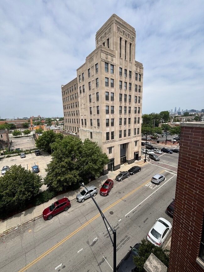 Building Photo - 2413 W Madison St