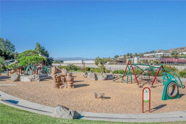 Building Photo - 33372 Breezy Pl