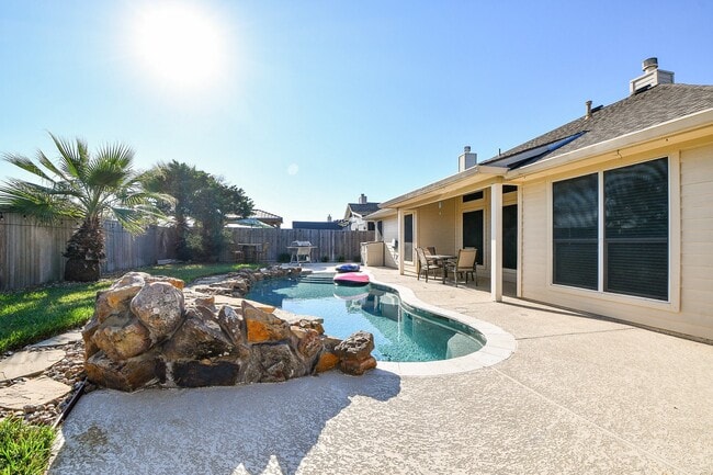 Building Photo - 9107 Fernwillow Dr